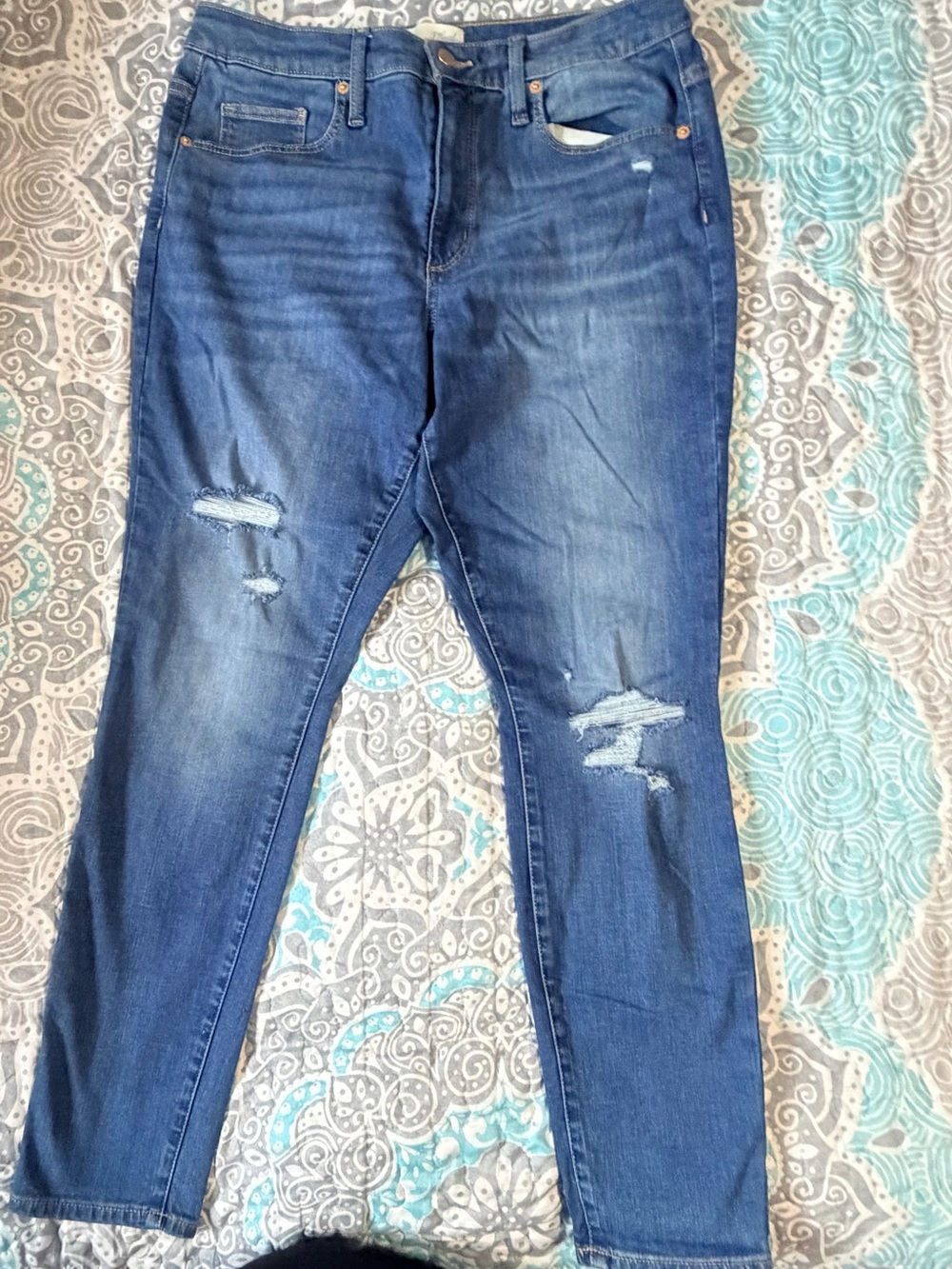 Universal Thread Distressed Blue Skinny Jeans size 12                     #16